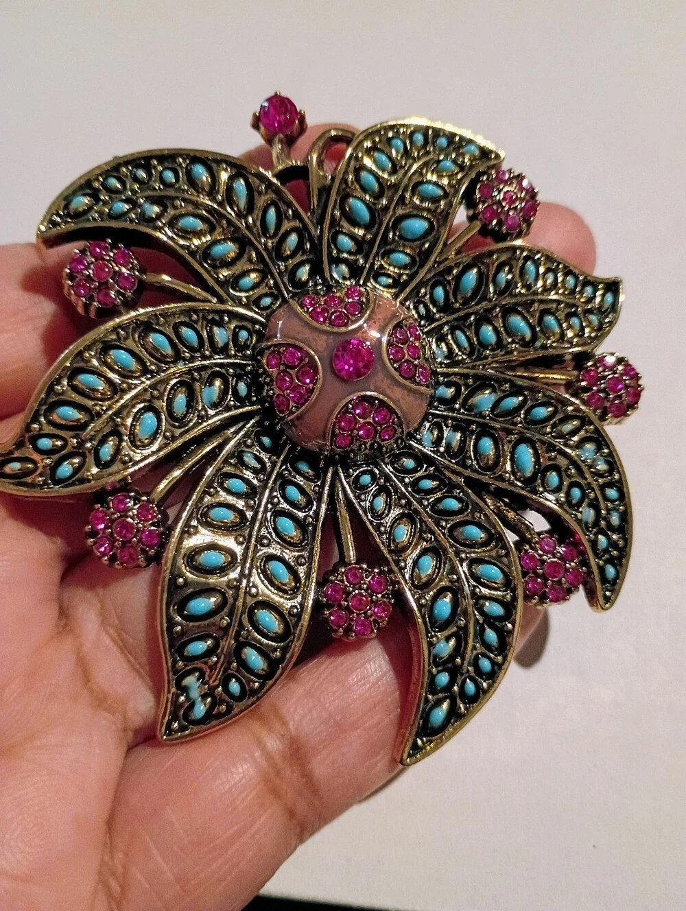 New Vintage-Inspired Floral Brooch with Turquoise and Fuchsia Accents